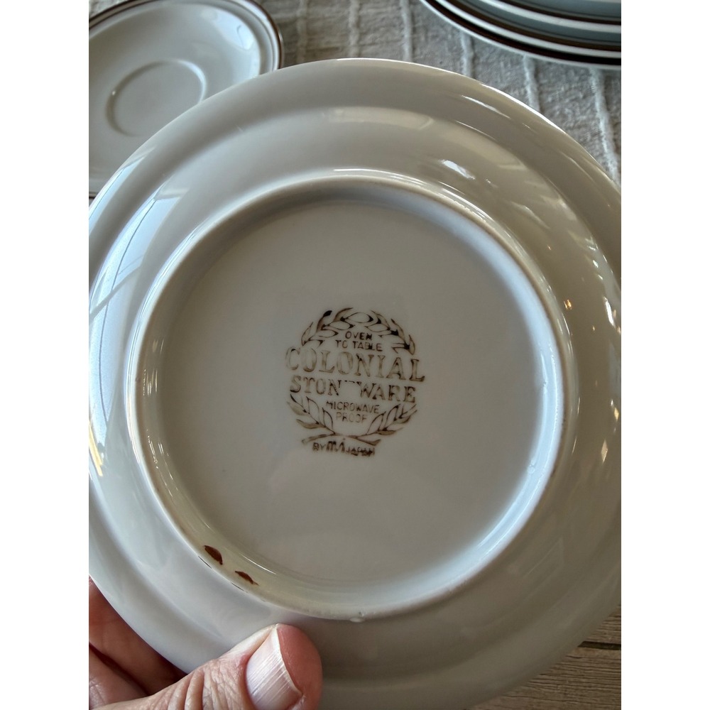 Vintage set 8 Colonial Stoneware Caroline dinner plate 7 dessert plates 1 saucer - Picture 6 of 6